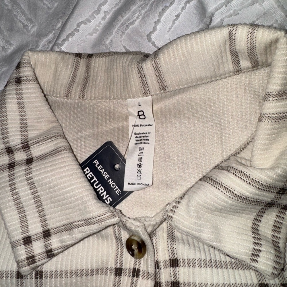 Cropped Shacket - Picture 3 of 3
